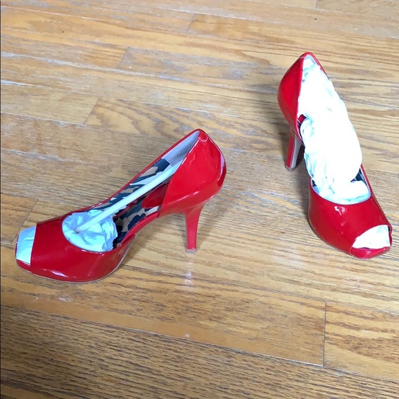 Red Heels - Picture 3 of 3